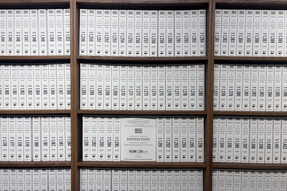 Os 3,5 milhões de arquivos foram impressos e encadernados em 3.437 volumes, cada um deles com 800 páginas.