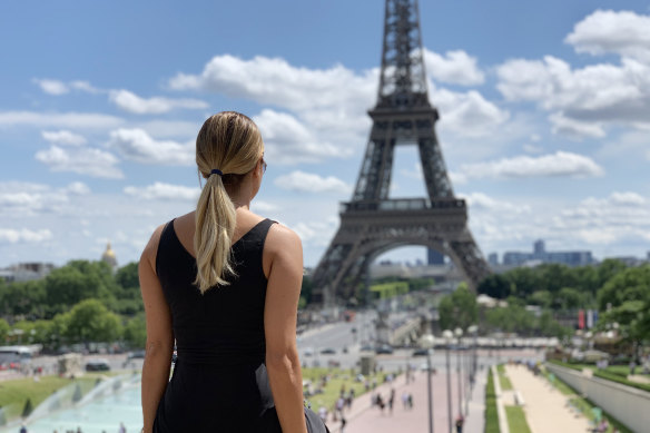 The Trocadero is the perfect spot to pose for a photo with the tower.