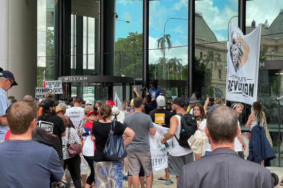 Hundreds of people protesting vaccination mandates have descended on 1 William Street after marching through the Brisbane CBD.