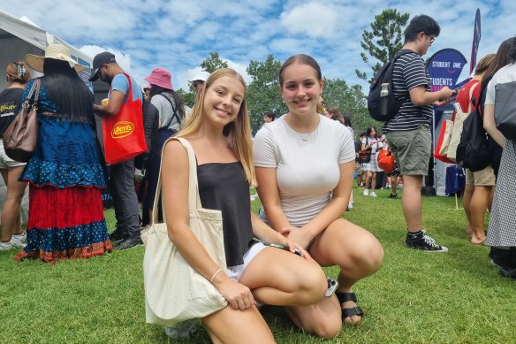 Abbey George and new friend Amy Bidstrup are at UQ Market Day joining clubs and societies.