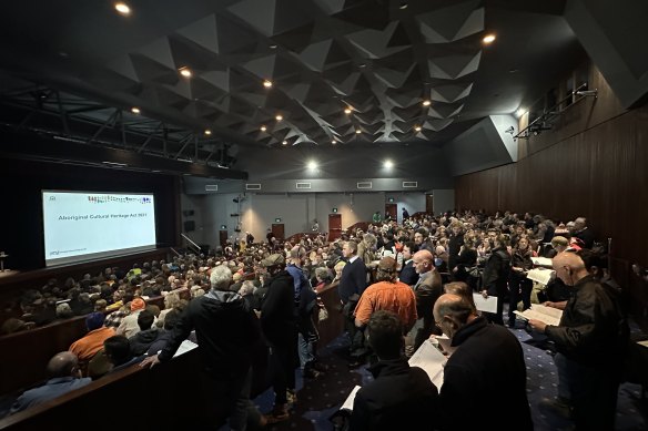 An Aboriginal Cultural Heritage Act education session in Esperance on Monday was attended by 570 people.