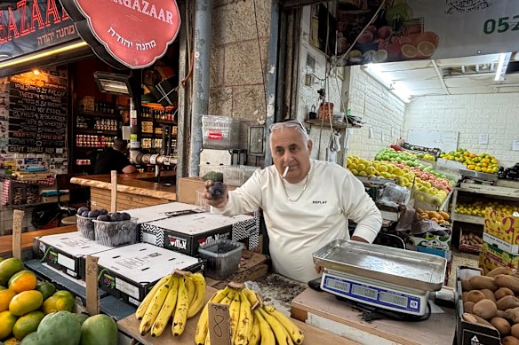 Jerusalem fruiterer Sasson Mordechai says he remains a fan of Netanyahu.
