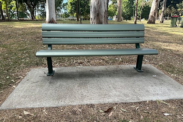 This park bench, in a park at St Lucia, has no central handrail. 