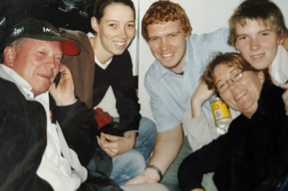 Cameron at age 11
(far right) with (from left)
dad Peter, sister Joanna,
brother Ian and mum
Heather.