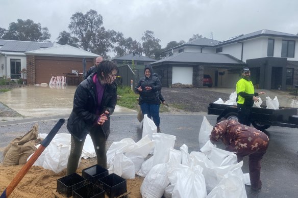 Residents prepare sandbags to protect their homes from floodwaters in Harcourt.