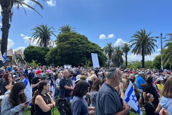 People gathered in Rippo<em></em>nlea on Sunday for a rally in solidarity with the Adass Israel community following the firebombing of their synagogue.