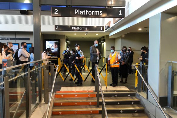 NSW Police closed North Sydney station for about 15 minutes after rail delays caused peak hour congestion. 