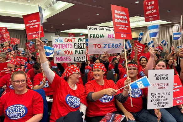 Nurses and midwives gather to reject the government’s pay offer.