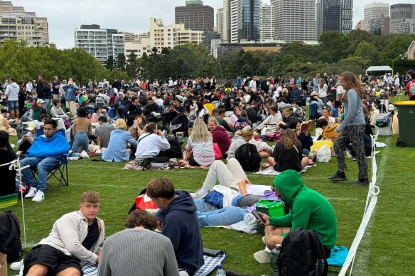 A crowd waited early on Sunday to enter the Mrs Macquarie’s Chair viewing area.