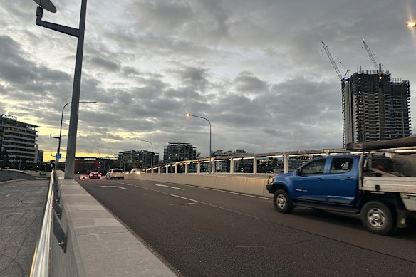 Motorists travelling between South Brisbane and Milton across the Go  Between Bridge were estimated to save up to 15 minutes.