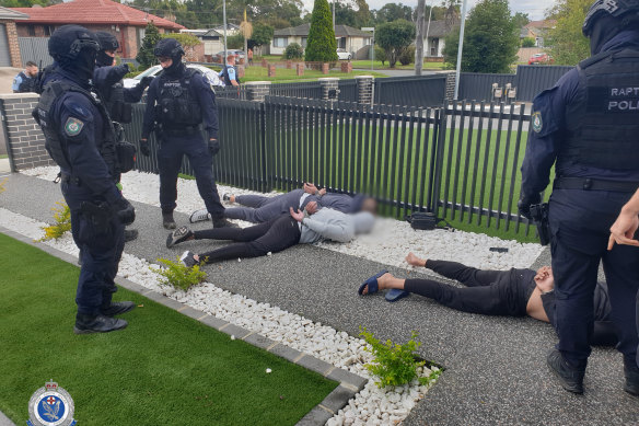 Four men have been arrested after police allegedly seized more than 20 kilograms of prohibited drugs worth more than $4 million at two homes in Fairfield West. 