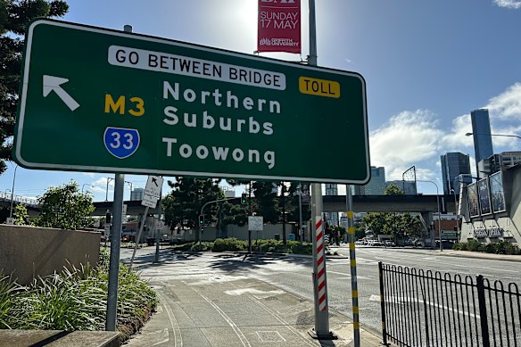 The Go Between Bridge opened to traffic on July 5, 2010, and connects West End to Milton.
