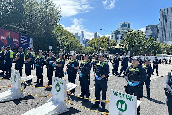 Police hold the line in front of Melbourne protesters, as the Israeli president attends a nearby community event. 