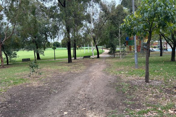 A desire path in South Kensington.