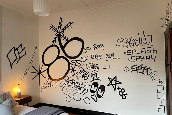 Una propiedad en venta en Seaholme resultó dañada cuando un ladrón irrumpió, se quedó allí y dejó graffitis en las paredes.