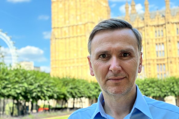 Il deputato laburista britannico Andrew Pakes ha un messaggio per i suoi omologhi australiani.