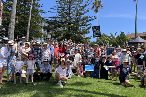 Dr Saul Griffith addressing a family fun day in support of offshore wind energy in Wollongong.