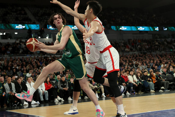 Josh Giddey attempts to make a pass against China.