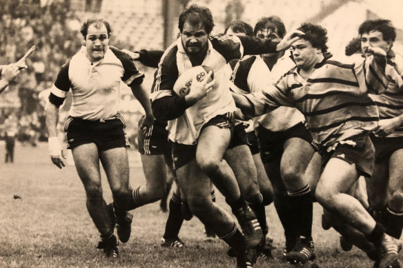 Peter FitzSimons playing for Brive in 1985.