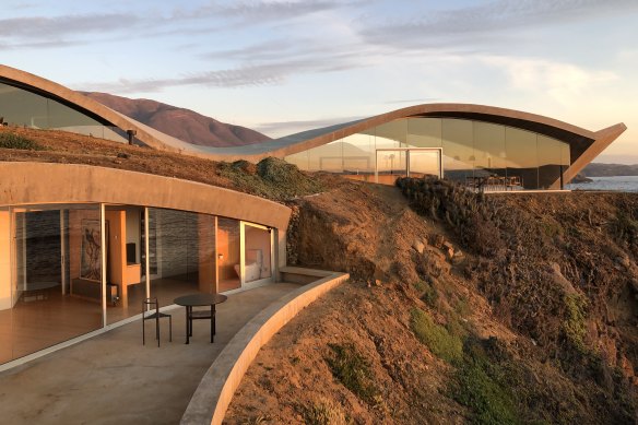 Nishizawa House, which is very much on the edge, as the series name suggests.