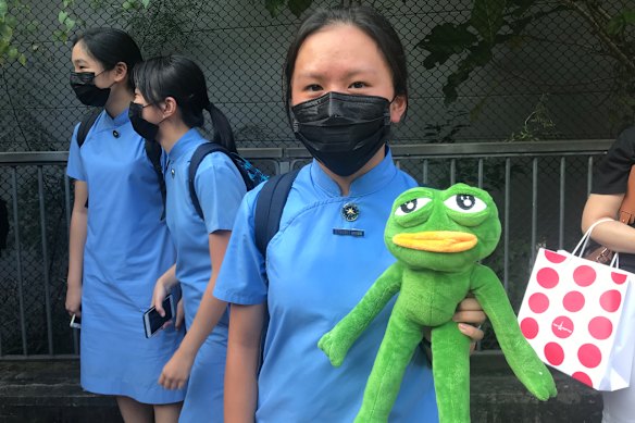 Miss Lo and fellow students in Hong Kong wait for Carrie Lam to arrive at the televised dialogue. 