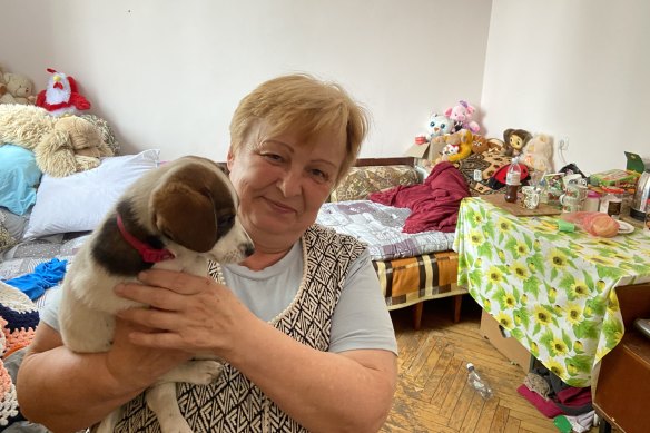 Nina Ermakova with her puppy Jessie in the makeshift housing where she now lives in Irpin, outside Kyiv. 
