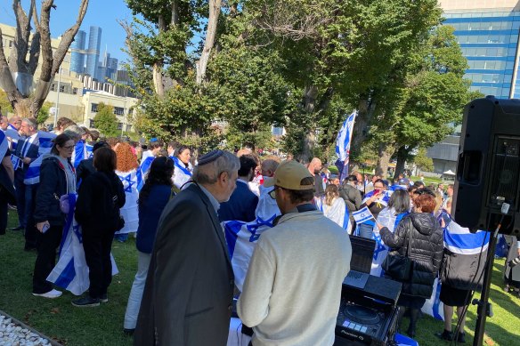 Pro-Israel crowds (and a DJ) gathered at Melbourne University’s square on Thursday afternoon.