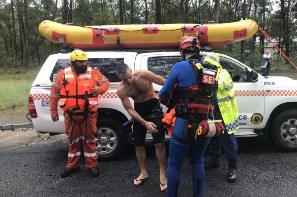 About a dozen SES members saved the pair.