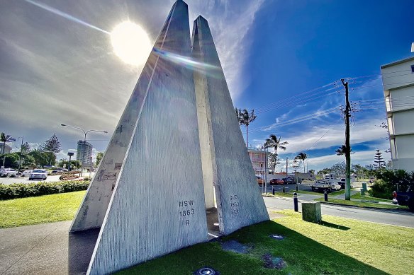 The Qld-NSW border monument.