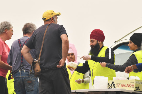 Sikh volunteers hand out meals at the Bairnsdale relief centre