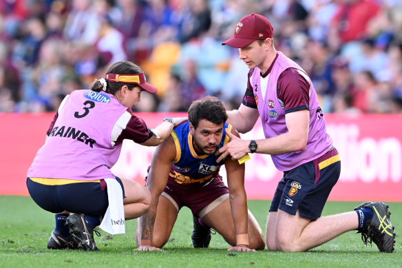 Callum Ah Chee after his collision with Patrick Cripps.