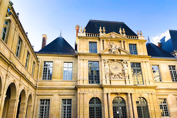 Le musée Carnavalet, un musée sur l'histoire de Paris, est situé dans le quartier du Marais.