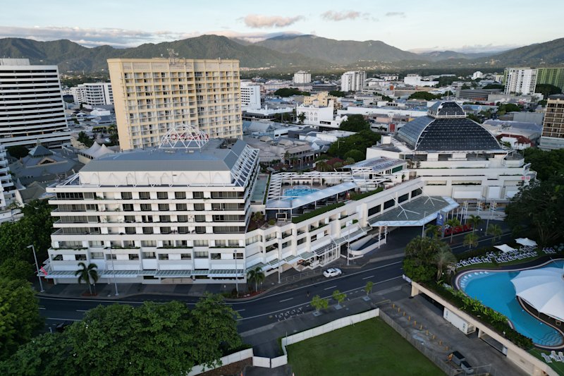 Rich Lister Chris Morris has increased his offer for Morris for Cairns’ Reef Hotel Casino to $3.85 a share, or $191.7m.