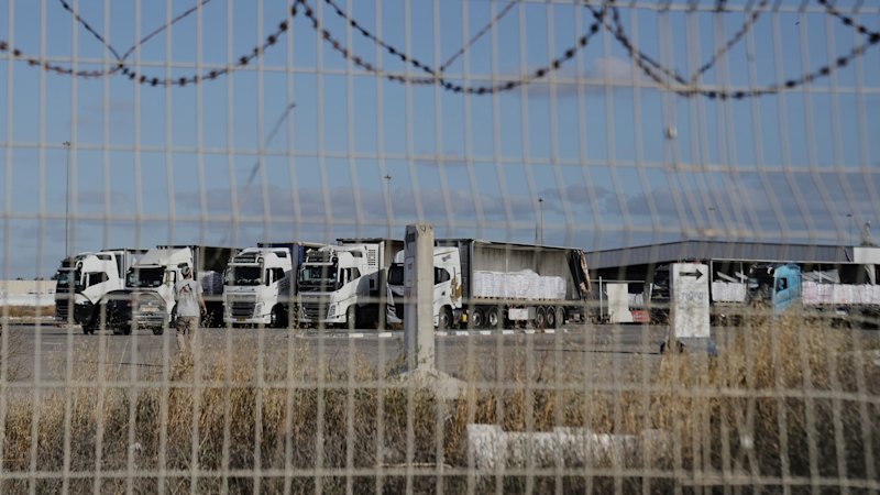 Israel lets in aid trucks – but new rule means Gaza yet to see the food, UN says