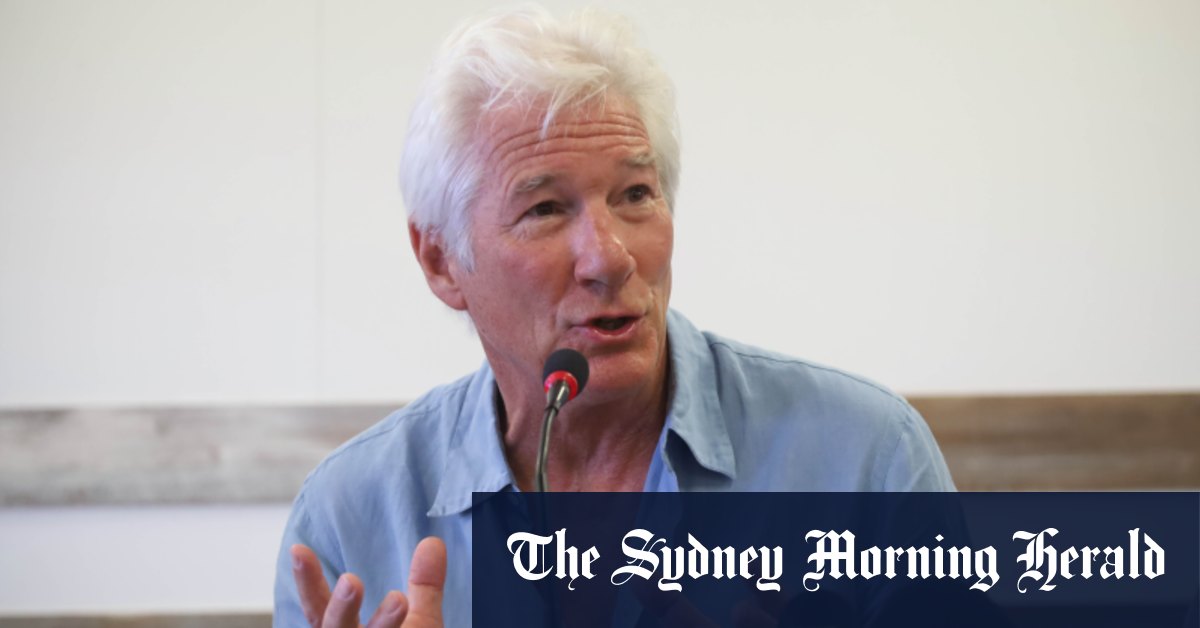 L’ex ministro italiano critica la decisione di chiamare Richard Gere come testimone nel processo per sequestro di persona