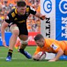 Bernard Foley scoring for Kubota in Japan’s League One, beating  Harry Hockings (left) and Samu Kerevi (on ground).