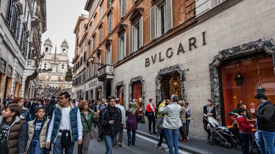 As a non-EU resident, you can save up to 20 per cent on the purchase of luxury goods.