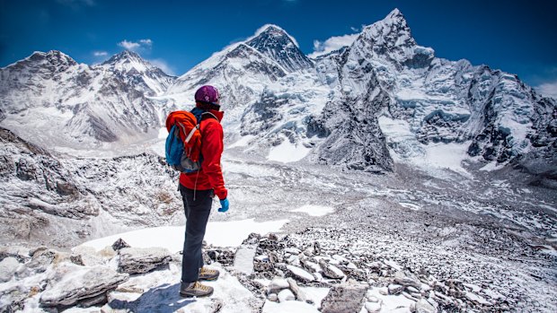 Can you name the two countries that share Mount Everest?