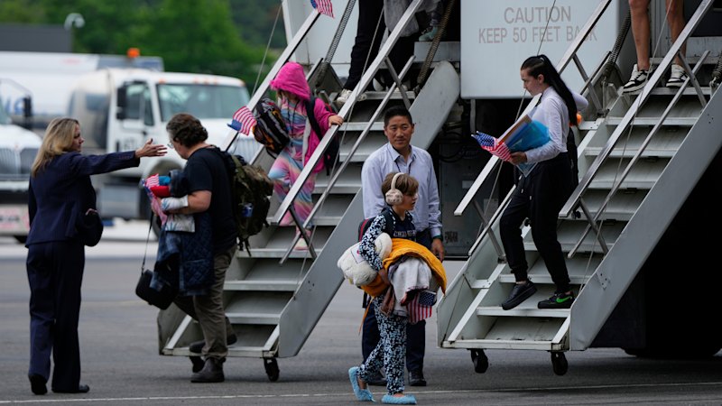 Trump grants white South Africans refugee status in the US