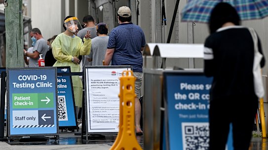Sydneysiders line up for PCR tests at the RPA clinic in Camperdown on Sunday.