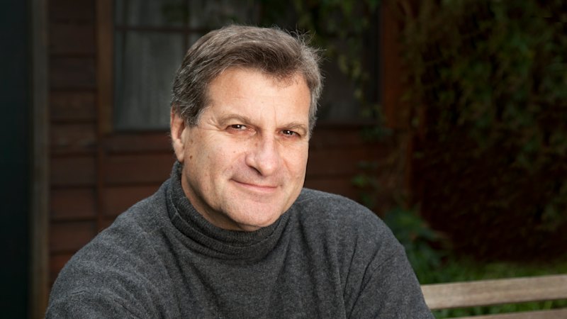 A beguiling philosophical journey in the guise of a crime novel