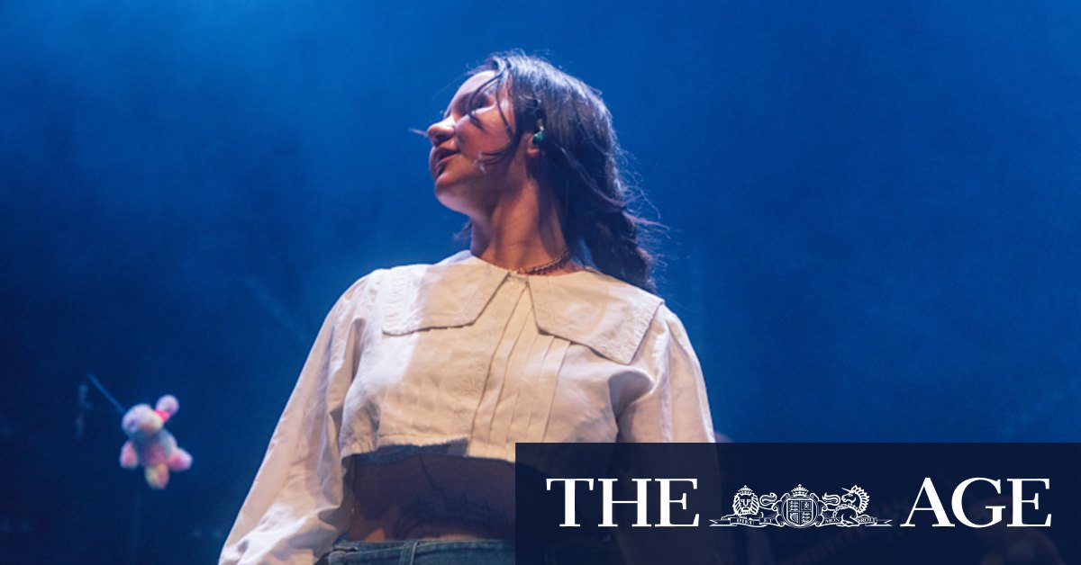 Melbourne reviews: Mallrat; A Clockwork Orange and Beyond; Paul Capsis' Dry My Tears - Vimarsana News
