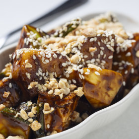 Rojak (seasoned fruit salad).