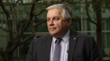Senator Rex Patrick says he won't support the Morrison government's proposed changes to environment laws before his questions are answered. 