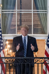 Victory of Appearance: US President Donald Trump on Truman's balcony at the White House after returning from the hospital on Monday. 