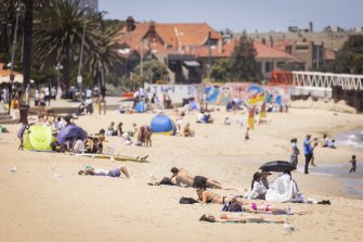 Melburnians enjoy the warm weather at St Kilda beach.