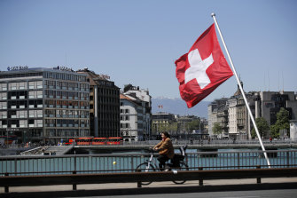 The Central Bank of Switzerland raised rates for the first time in recent years, increasing by half a point.