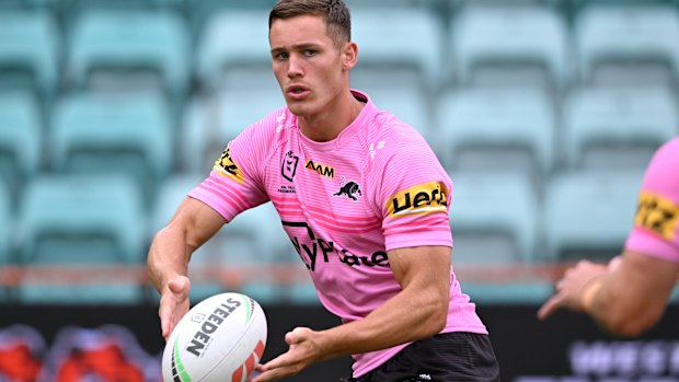 O jovem Penrith prende Billy Phillips.