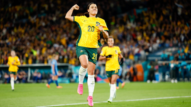 Score some of your own goals by dressing up as Australia’s hero, Sam Kerr, this Halloween.
