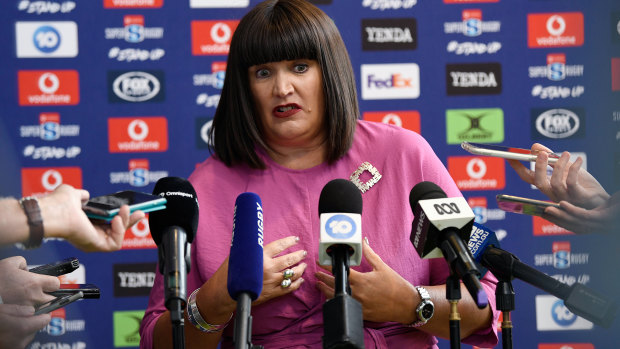 Raelene Castle has lost the confidence of the rugby community, says Farr-Jones.